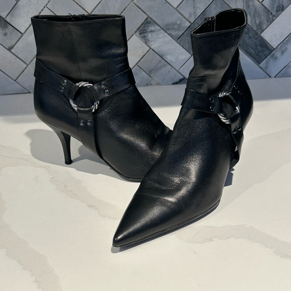 A. Giannetti black leather ankle boot size 7M.